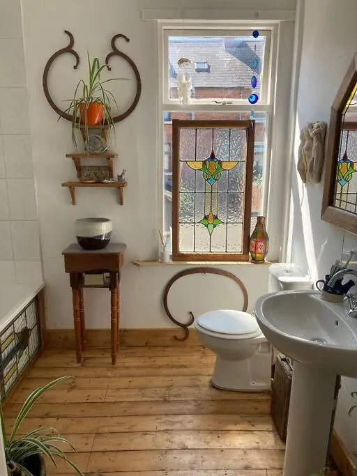 贝尔法斯特Unique Bohemian Artist Townhouse别墅 英国